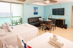 Ocean view in hotel complex - By Aloja RV