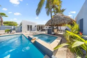 The White House Fenced Pool Escape By Lucha - Saliña Cerca