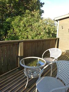 Mini by the sea, center