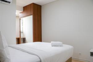 Homey and Comfort Living 2BR at Daan Mogot City Apartment By Travelio