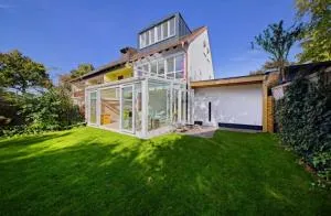 Zimmer im Haus nahe Ubahn - Neuried