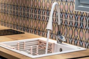 Multi-Unit Apartment Piraeus - For Large Groups