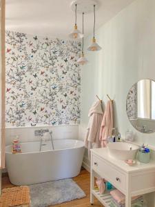 Appartements Le Jardin Des Delices charming house in Troyes : photos des chambres