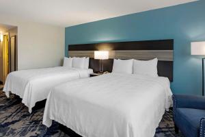 Queen Room with Two Queen Beds - Non-Smoking room in Days Hotel by Wyndham East Brunswick Conference Center