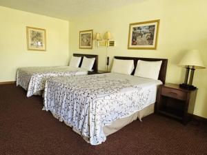 Standard Double Room room in Four Seasons Motel