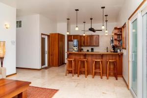 Residences at Barrier Reef 10-3A Oceanfront 2 BR by Stay Floreo