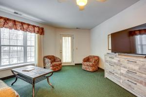 Shared Hot Tub Access! Gem 4 Mi to Dtwn Caseville