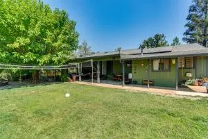 Hot Tub and Horse Boarding on 3 Acres in Redding! - 沙斯塔湖