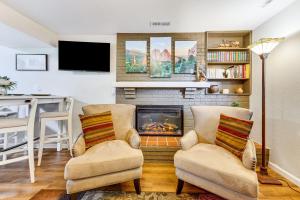 Hillside Place with Mountain Views about 8 Mi to Dtwn!