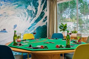 Surfari Pompano! Heated Pool Home 9 mins to Beach
