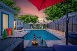 Surfari Pompano! Heated Pool Home 9 mins to Beach