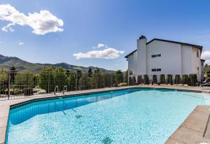 Park Pointe: City Sights Chalet (A204)