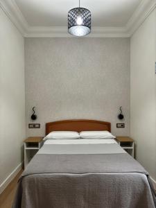 Single Room with Private Bathroom room in Pensión Numancia