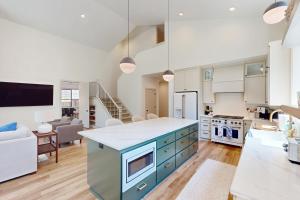 5BR Home with Nearby Lake, AandC and Private Backyard