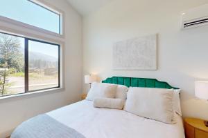 5BR Home with Nearby Lake, AandC and Private Backyard