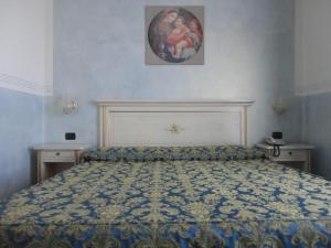 Double Room Single USE ( 1 Adult ) room in Hotel Confine