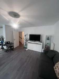 Maison de 100m2 a 5 minutes du centre de base du PSG - 维尔尼斯苏泽