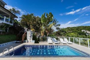 Mansão c Piscina a 400m da Praia Brava|Casa Ayana