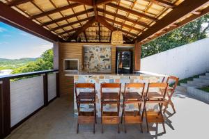 Mansão c Piscina a 400m da Praia Brava|Casa Ayana