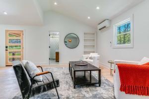 New Paltz Modern Zen Cabin