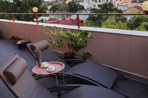 Spacious luxury apartment with large terrace - Chitila