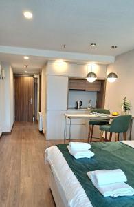 Elite studio green wave