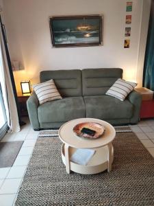 Studio jardin 300 m plage