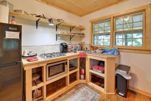 Cozy Beattyville Cabin with Fire Pit