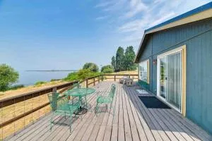 Lakefront Chiloquin Home with Scenic Deck! - Chiloquin