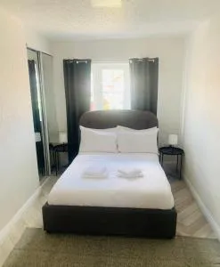 Newly Renovated, Modern 3 Bed Apartment - 贝里