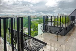 Rome Stylish apt w Working Space and Paid Parking Spot