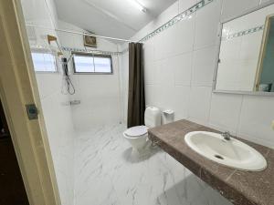 2-bed house near beach w aircon