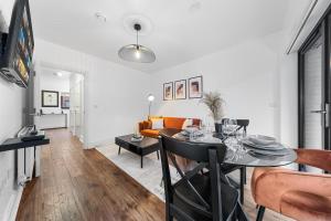 Modern 2 Bedroom Apartment in Uxbridge London free parking