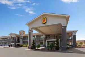 Super 8 by Wyndham Prattville Montgomery - Selma