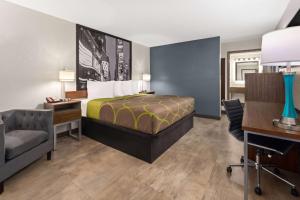 King Room with Mobility/Hearing Impaired Access - Non-Smoking room in Super 8 by Wyndham Prattville Montgomery