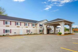 AmericInn by Wyndham Eagle River Downtown