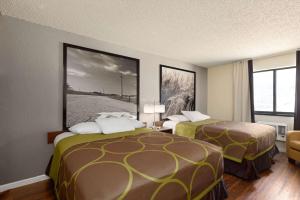 Queen Room with Two Queen Beds and Bath Tub - Mobility Accessible/Non-Smoking room in Super 8 by Wyndham Dodge City
