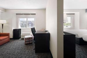Suite with Two Queen Beds - Non-Smoking room in Days Inn & Suites by Wyndham Boardman