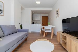 Stunning 1BR Apartment w Pool, Gym, Spa & Sauna
