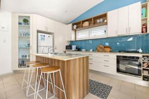 White Sands Deck House by Experience Jervis Bay