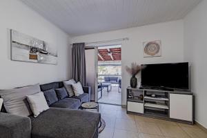 Five-Bedroom Holiday Home room in Seaside house for families with children Cove Stratincica Korcula - 9265