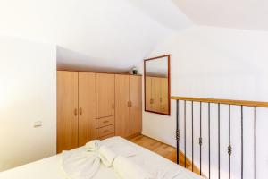 Apartments by the sea Zecevo Rtic, Rogoznica - 10334