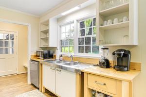 Fire Pit and Views Campobello Rural Retreat