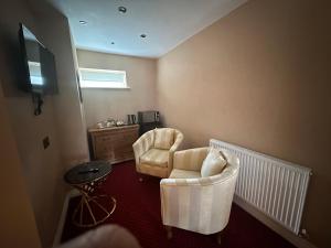 Deluxe Double Room with Bath room in Chester Court Hotel