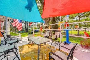 Cozy Cottage with Deck, 9 Mi to Downtown Beaufort! - Cedar Island