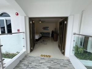 Hospitality Expert BTS 8 - Pool Beach & Bar