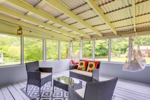 18 Mi to Dtwn Atlanta Pet-Friendly Home with Yard!