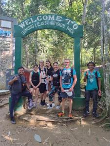 Brown Bamboo Guest house & jungle trekking orang-utan