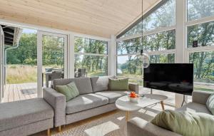 3 Bedroom Cozy Home In Ejstrupholm