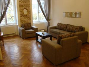 Apartment On Tabidze 35